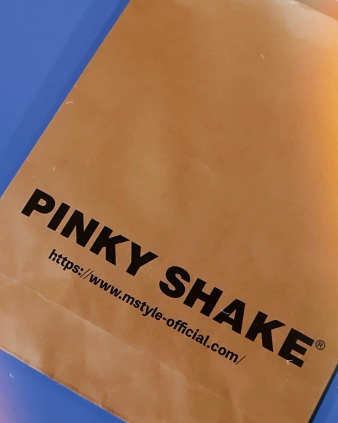 鈴木愛美さんのインスタグラム写真 - (鈴木愛美Instagram)「💙🛍💙🛍💙🛍💙🛍💙  @_pinky_shake_ のストーリーにも 定期的に更新されていますが 新作含め、pinkyshake商品 残りわずかとなっている物が多数あります。  お早めにサイトを チェックしてみてください🫣💘💕  #pinkyshake」5月6日 23時31分 - x.manya.x