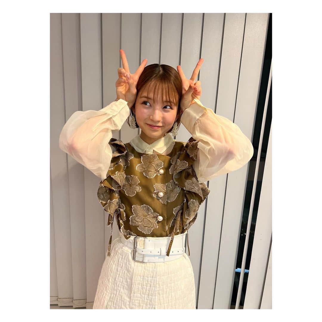 桃果のインスタグラム：「映画「IDOL NEVER DiES」 初日舞台挨拶ありがとうございました❣️  アイドルらしくフリフリの可愛いお衣装でおめかし🧡🙈」