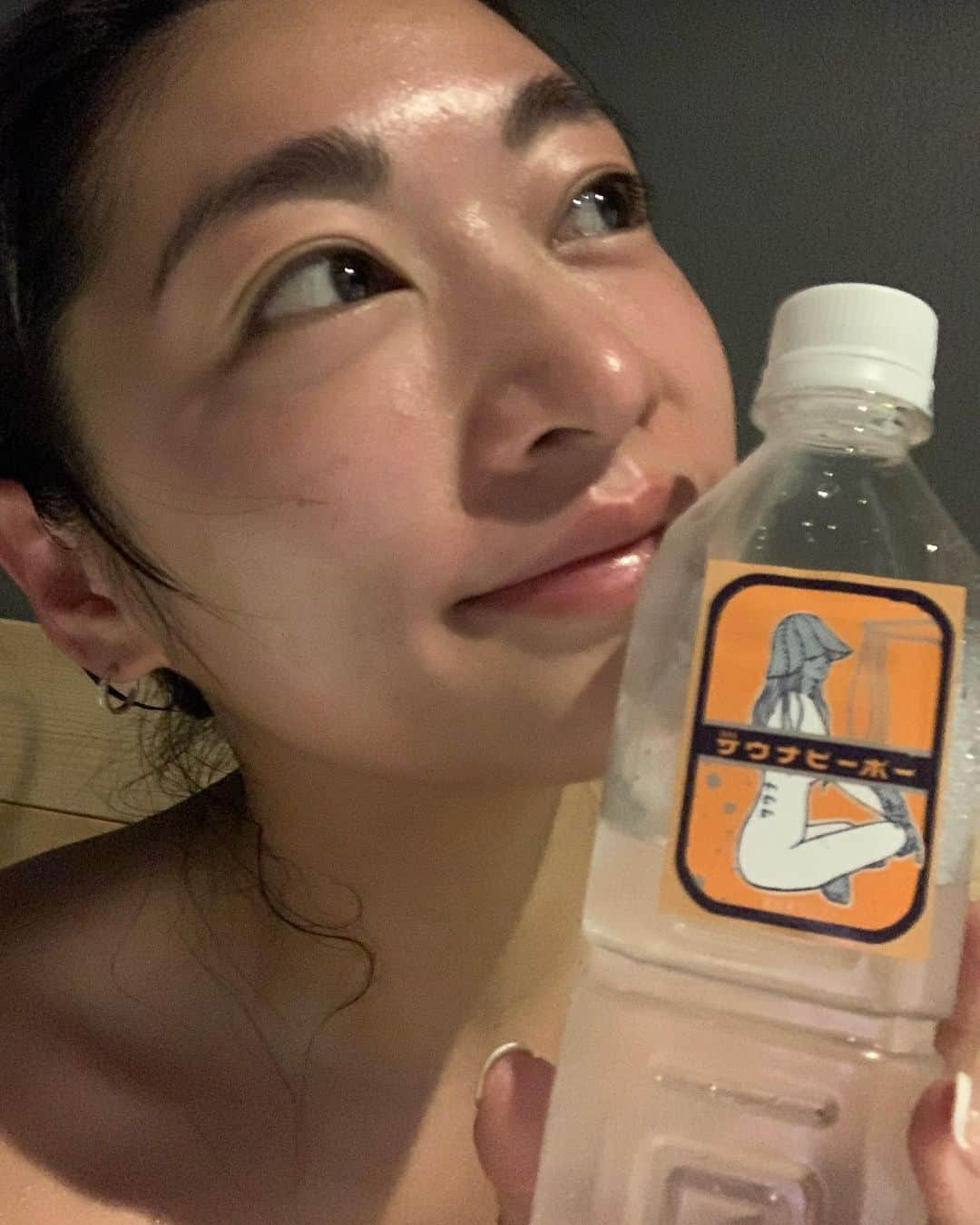 久保杏奈のインスタグラム：「サウナの良さを最近知った今日この頃🧖‍♀️  #サウナ#sauna#個室サウナ#サウナ女子 #detox#🧖‍♀️」