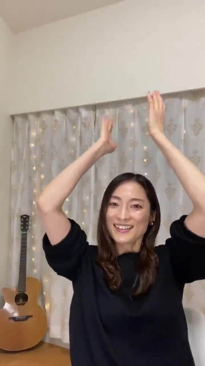 松本英子のインスタグラム：「2022 年 5 月 7 日(土)Release  『Singin’The High Notes』 作詞:Douglas Carr, 松本英子  作曲:Douglas Carr, 光永亮太  編曲: Douglas Carr  Guitar:光永亮太 Sax:西村貴行 Backing Vocal:松本英子,Douglas Carr,光永亮太  All Other Instruments:Douglas Carr  5/7 リリース　カウントダウンをみんなで🙌🙌🙌」