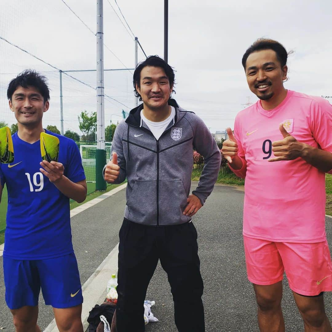 福田俊介さんのインスタグラム写真 - (福田俊介Instagram)「先日の法政大学の後輩との試合！！ 大学時代の思い出もよみがえり最高の試合になりました⚽ 結果は1-2で負け。若田のハイボールの安定感とパントキックはJ1級！！後期はリベンジだ！ 懐かしき大学関東選抜のパンフレット見つけました。笑  #横浜猛蹴#若田和樹#ジャイアント和樹#giantkazuki#偉大な後輩 #YouTuber#法政大学体育会サッカー部#関東リーグ#地域リーグ#アヴェントゥーラ川口#片根健児」5月7日 0時36分 - shunsukefukuda28