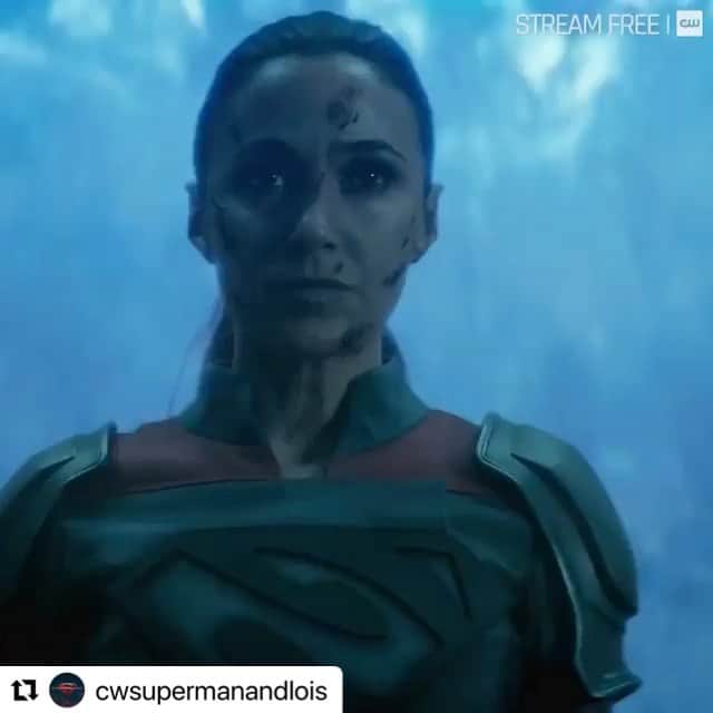 エマニュエル・シュリーキーのインスタグラム：「Don’t mess with Bizarro Lana! 😂😂😂 Did you guys watch this episode yet? If not you can stream it on the @thecw app..enjoy! Superbly directed by @davidpaulramsey and written by #AndrewWong👌🏽👌🏽👌🏽」