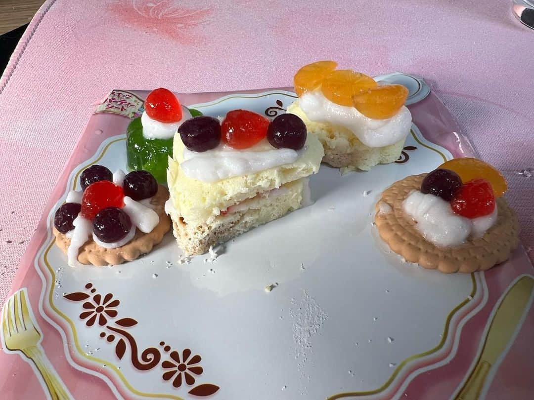 そらねこさんのインスタグラム写真 - (そらねこInstagram)「今日はケーキを作りました🍰 一緒に食べるー？ もう全部食べちゃったけど🥳  #そらねこ」5月7日 17時00分 - skycat912