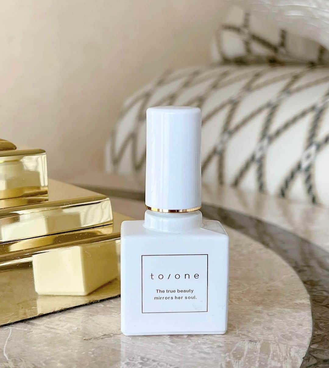 美香さんのインスタグラム写真 - (美香Instagram)「愛用ネイルオイル🧡 とってもいい香りなの。 ボトルのデザインも好き🙈  @toonecosmetics」5月7日 10時35分 - mikaofficial99