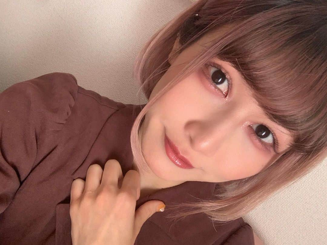 仮眠玲菜のインスタグラム：「こんにちは ⁽ ˙˙̮ ⁾  #なんのハッシュタグつけようかな #自撮り女子 ？ #裸眼 ？ #アイドル ？ #こんにちは」