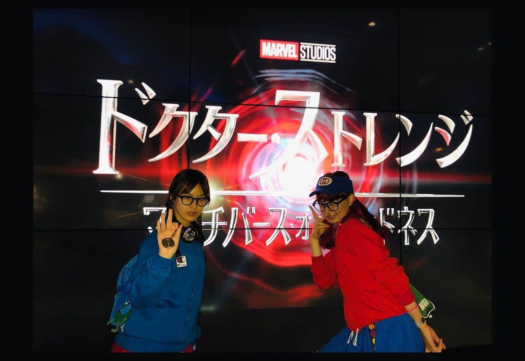恒松祐里さんのインスタグラム写真 - (恒松祐里Instagram)「＊ Doctor Strange in the Multiverse of Madness🧛‍♂️💥  マッドネスすぎて、、最高…でした👁♡ ワンダヴィジョンのパンフ、ギリギリ買えた… ドラマのパンフもあるの嬉しい。。  次はソーだ❤️⚡️  #doctorstrangeinthemultiverseofmadness #ドクターストレンジ #marvel #miyurins」5月7日 11時38分 - yuri_tune
