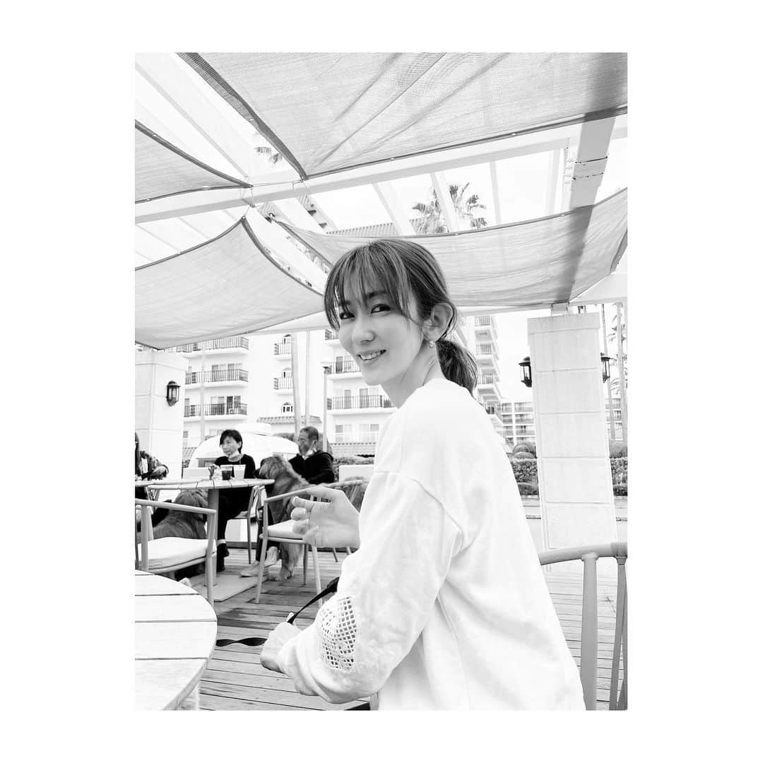 大河内奈々子のインスタグラム：「・ ・ お散歩中 雨に降られました、、、  続きはフォロミーから見れます！  皆さんとライブでお話ししたいので フォロミーで待ってます😊  フォロミーへは 私のプロフィールから🕊  #大河内奈々子 #nanakoohkouchi #zushimarina #followme」