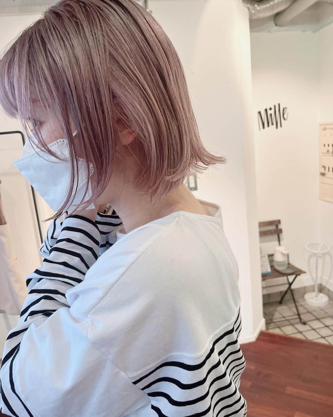 鎌田梢のインスタグラム：「いまの髪色はこんな感じです。大人になった。やったね！ #ヘアカラー #ハイトーンカラー」