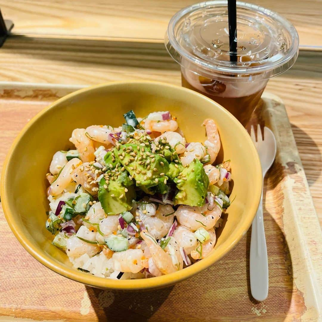 丸山奏子のインスタグラム：「アボカド🥑シュリンプ🍤 おいしそお☺️☺️☺️  #maguromarket #GW」