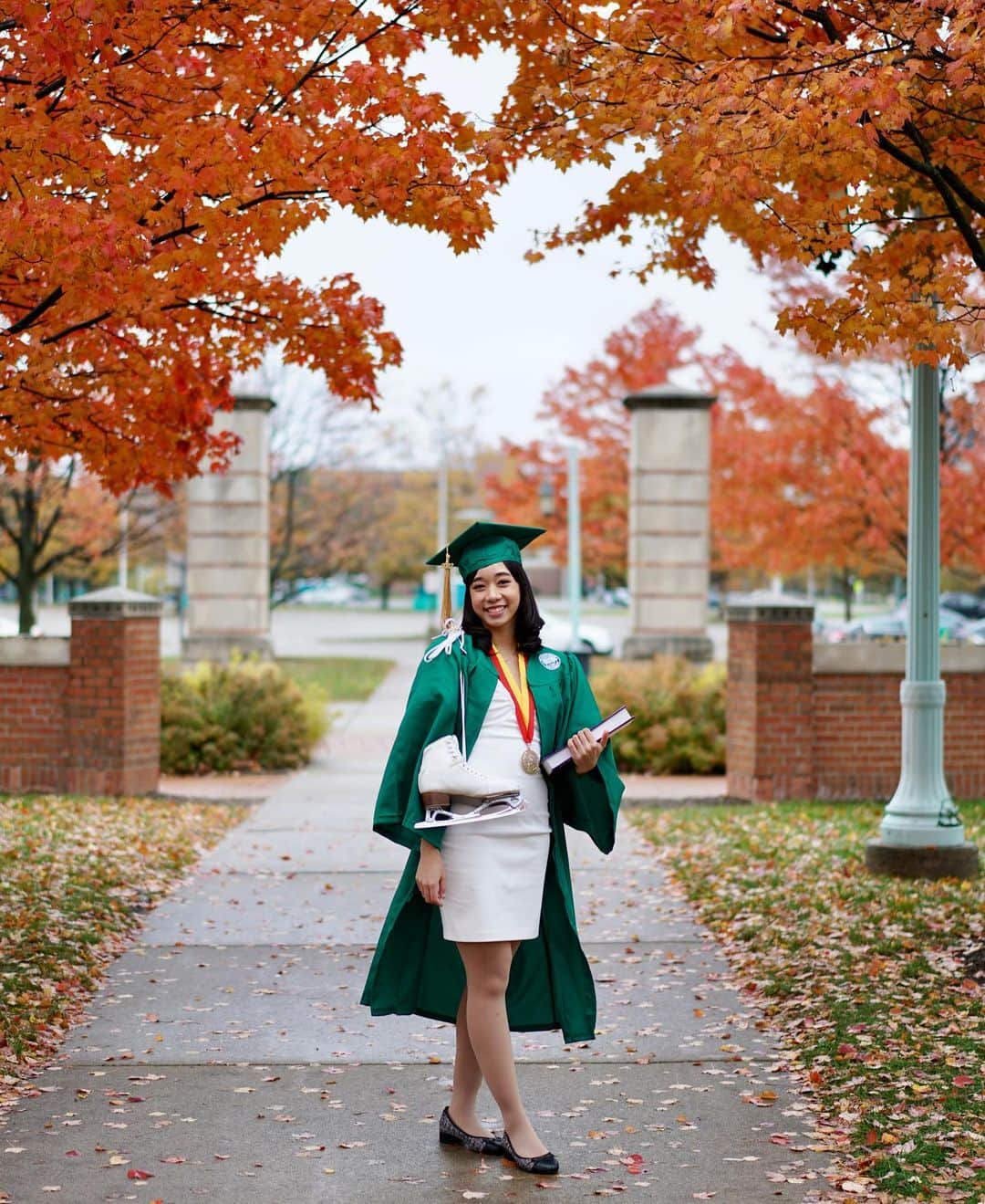 シータ・ラムサムさんのインスタグラム写真 - (シータ・ラムサムInstagram)「🎓ya gurl did it everyone! 🥳bachelors degree ✅  💚thanks for everything undergrad🤍  📸: @poooooooommmmmm for literally all my grad photos starting from october ‘21 (defs the roon nong of the year)」5月8日 1時44分 - palmipalmtrees