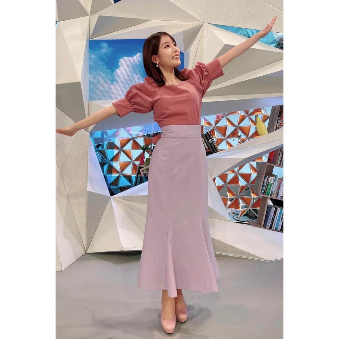 竹俣紅のインスタグラム：「☀️ 今週も『めざまし8』を観てくださってありがとうございました！ ⁡ 餃子でビール飲むぞ！！！ と のびのびしているポーズではありません笑 ⁡ また来週もがんばります✨ ⁡ #めざまし8 #実は #まだビアガーデンに行った経験はありません」