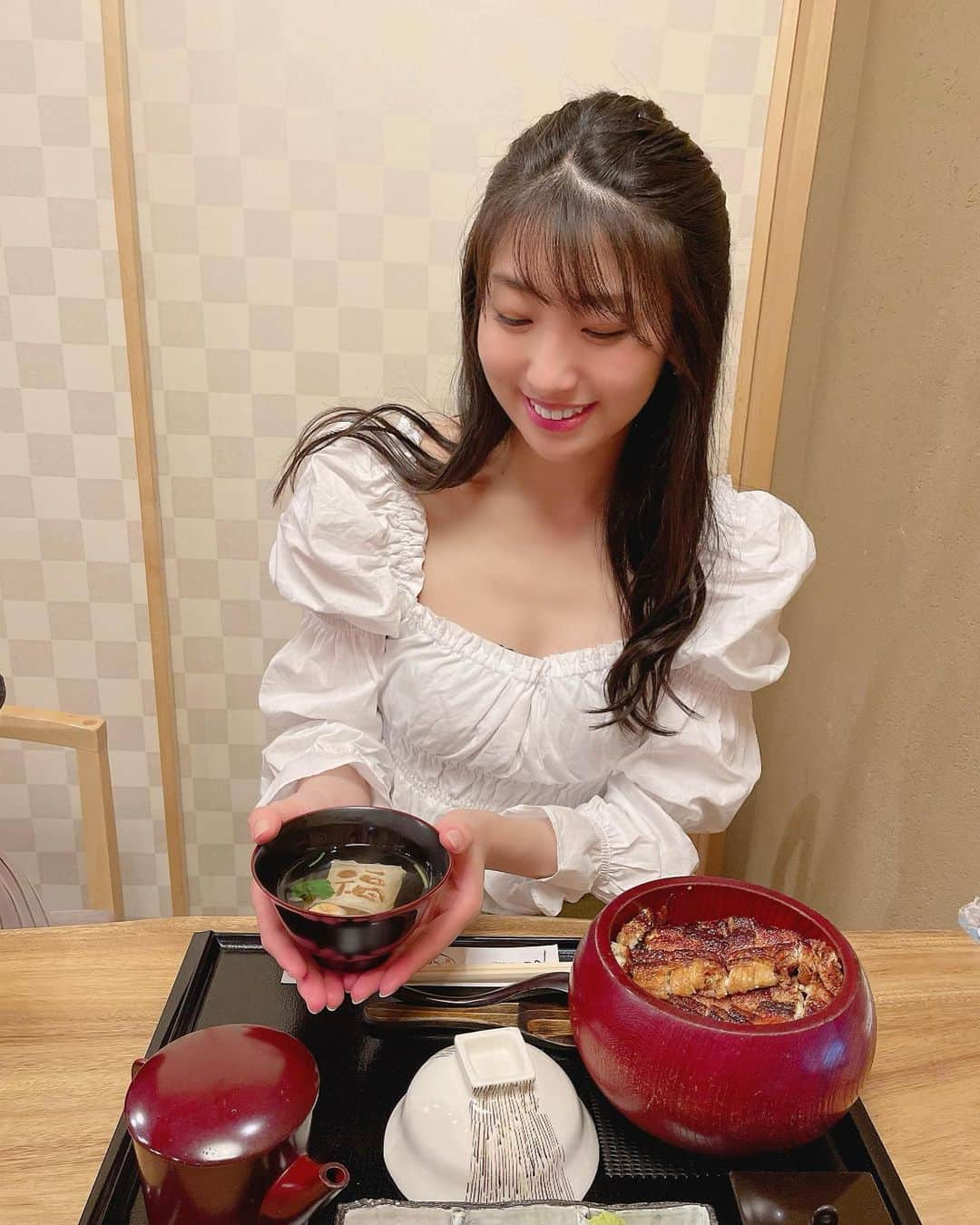 関根ささらさんのインスタグラム写真 - (関根ささらInstagram)「うなぎが食べたい……🍚♡ . . シーホース三河の試合を見に行った日に、名古屋にある「しば福や」という鰻屋さんに行きました🥢 . . #名古屋めし 食べたい！と思って調べて行ったの♡ 美味しかったぁ〜〜💗贅沢しちゃいました🥰🥰🙏🏻 . . #うなぎ #ひつまぶし #名古屋グルメ #名古屋観光 #シーホース三河 #bleague #Bリーグ #Bリーグ観戦 #バスケ観戦 #名古屋旅行 #うなぎ家しば福や」5月7日 18時17分 - sasarasekine