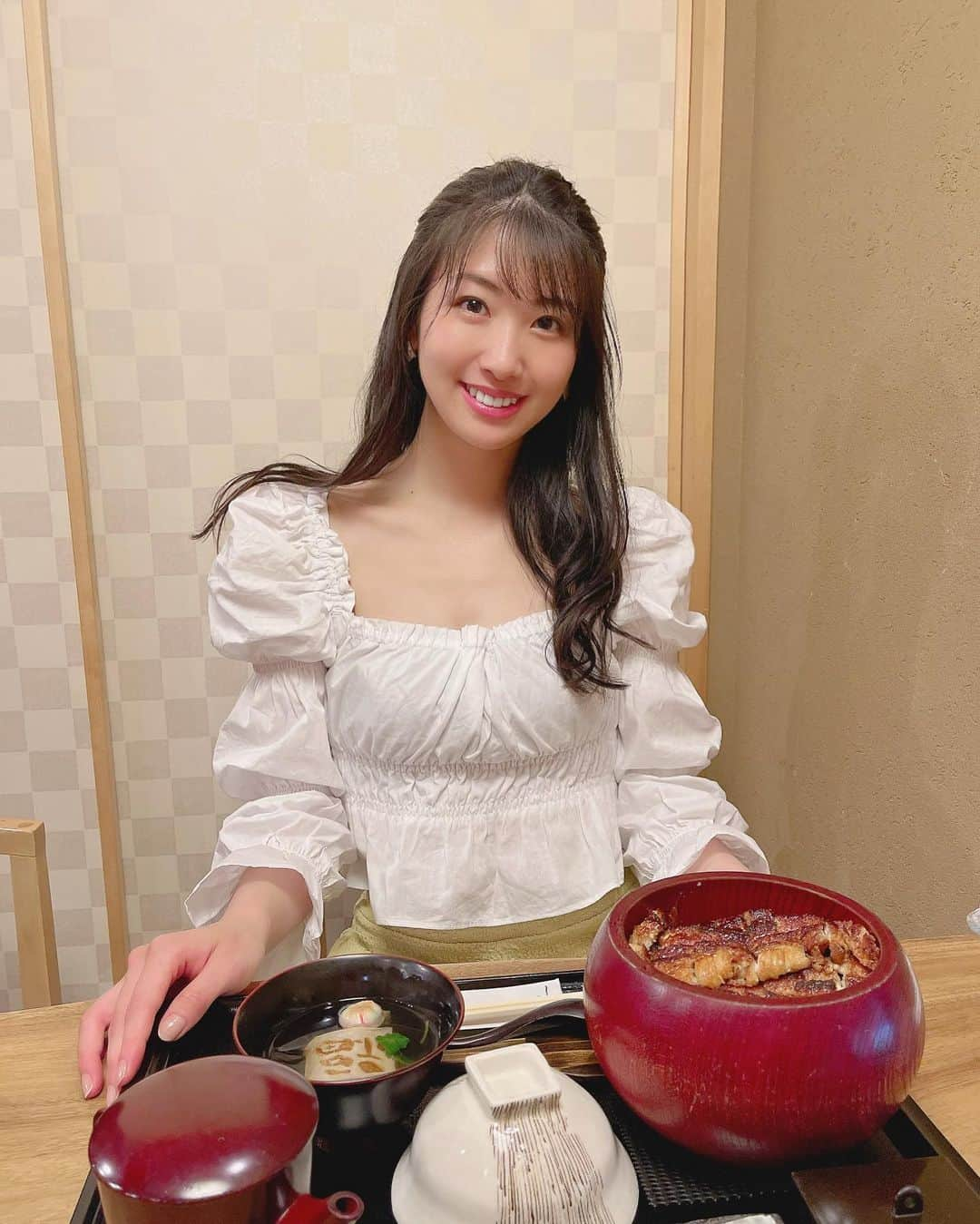 関根ささらさんのインスタグラム写真 - (関根ささらInstagram)「うなぎが食べたい……🍚♡ . . シーホース三河の試合を見に行った日に、名古屋にある「しば福や」という鰻屋さんに行きました🥢 . . #名古屋めし 食べたい！と思って調べて行ったの♡ 美味しかったぁ〜〜💗贅沢しちゃいました🥰🥰🙏🏻 . . #うなぎ #ひつまぶし #名古屋グルメ #名古屋観光 #シーホース三河 #bleague #Bリーグ #Bリーグ観戦 #バスケ観戦 #名古屋旅行 #うなぎ家しば福や」5月7日 18時17分 - sasarasekine