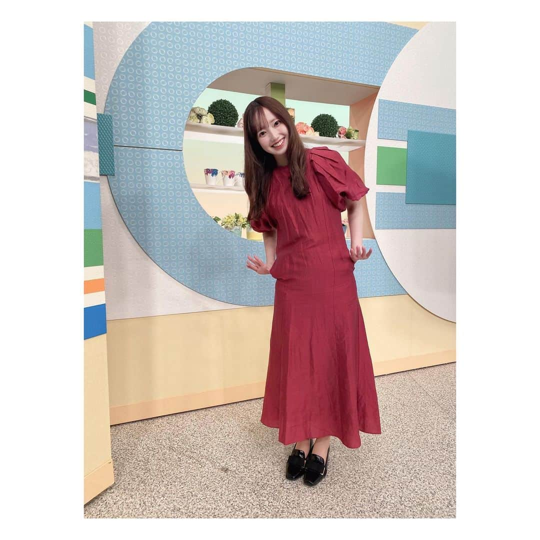 石井奏美さんのインスタグラム写真 - (石井奏美Instagram)「今日のシアワセ気分の衣装です👗 ドレッシーなピンクのワンピース✨  実はポッケあるよポーズです💡笑  今は乃木坂ちゃんの4.6時間テレビ見てます…🫠(小声)  #岡山#香川#アナウンサー#衣装」5月7日 18時27分 - ishii_kanami