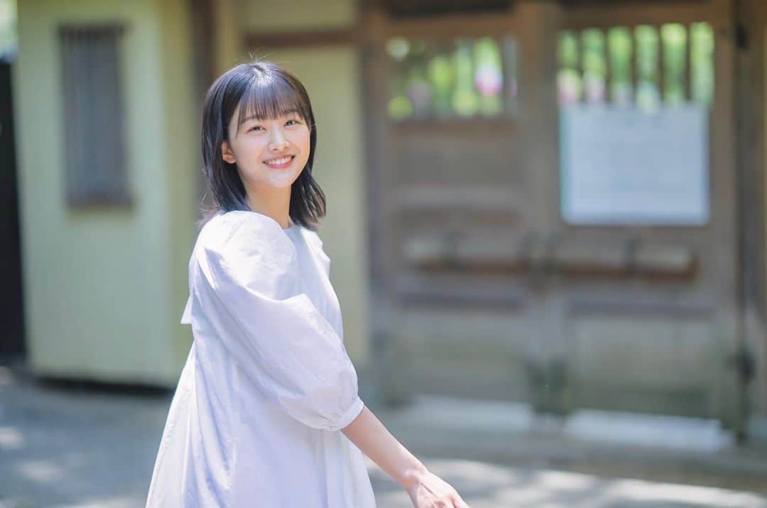 原田葵のインスタグラム：「22歳になりました〜 櫻坂46の原田葵です！  Instagramでもよろしくお願いします！🦖」