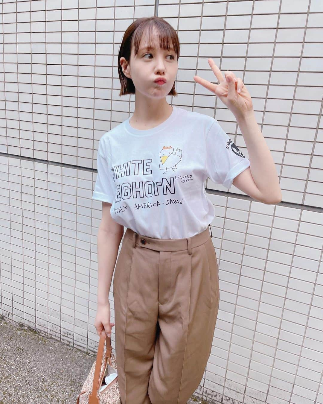 トリンドル玲奈さんのインスタグラム写真 - (トリンドル玲奈Instagram)「所ジョージさんがくださったTシャツ✨  私服で着ていたトップスより可愛かったので、収録後着て帰っちゃいました✌︎  いつもさらっとプレゼントしてくださり本当に優しい所さん☺️  以前いただいたボールペンもかわいくてすごく書きやすくて✨大事なときにいつも使っています。」5月7日 20時31分 - toritori0123