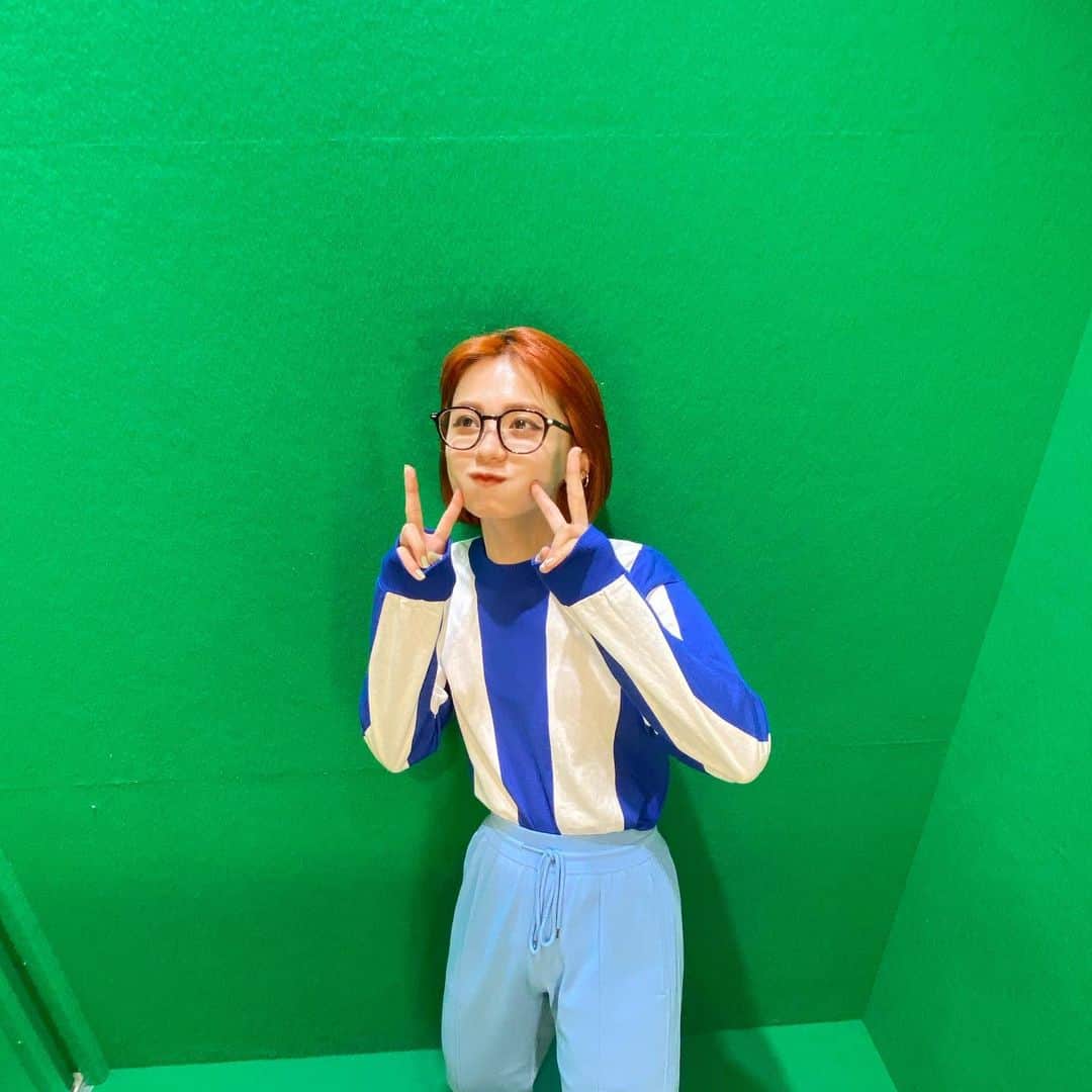 足立佳奈のインスタグラム：「念願の！！Fotobox😆  渋谷のIKEAにしかないって インスタの広告でみて、 これはいくしか！！と思って、 友達誘って張り切って行ってきたの🤝  想像以上にはしゃいでしまって、 通りすがりのお客さんにも、 楽しいのでやってみてくださいー！！って思わず言ってしまった。。わら  機械で撮ったのは、 ストーリーにあげるっ。  #渋谷IKEA #Fotobox」