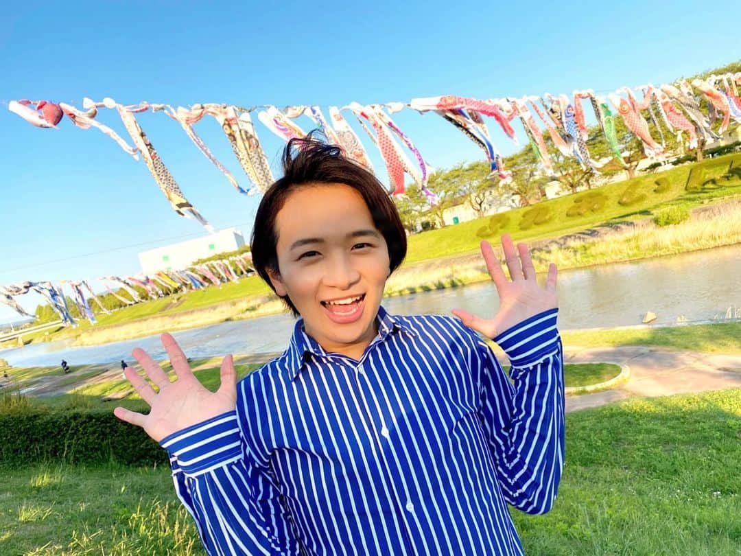 直川貴博さんのインスタグラム写真 - (直川貴博Instagram)「屋根よぉ〜り高ぁ〜い鯉のぼりぃ〜🎵 5月5日は、#子供の日 🎏・・・でした〜(*⁰▿⁰*)  はい。きょうは 5月7日。 すっかり投稿した気でいたよね ワタシ←  #福島県 #須賀川市 では、毎年 川の上を400匹を超える たくさんの鯉のぼりが泳ぎます🐟✨ 全国の子供たちぃ〜。 スクスク元気に成長してねぇ〜ん💕  #福島中央テレビ #中テレ #アナウンサー #直川貴博 #ノウパン」5月7日 21時52分 - noupan_official