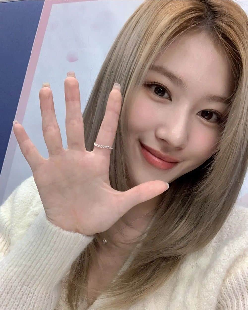 サナさんのインスタグラム写真 - (サナInstagram)「💕 ーーーーーーーーーー Follow > @sana.twice.kr < . @twicetagram #TWICE#트와이스#ONCE#Sana#사나 #Nayeon#나연#Jeongyeon#정연#Momo#모모#Jihyo#지효#Mina#미나#Dahyun#다현#Chaeyoung#채영#Tzuyu#쯔위」5月7日 21時57分 - sana.twice.kr