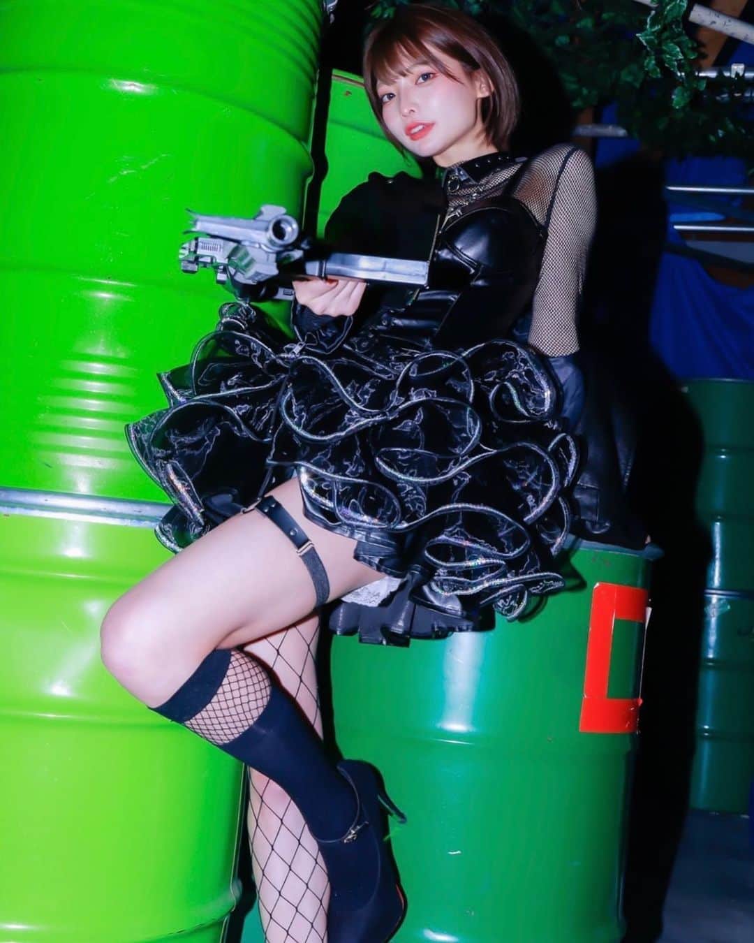のインスタグラム：「サバゲーフィールドで撮影会だったよ🔫⛓🧨 . . . . . . . . . #サバゲー #サバゲー女子 #サバイバルゲーム #新木場フィールド #網タイツ #ガーターベルト #レザー #レザージャケット #サイバー #銃 #ショートカット #ショートヘア #ショートボブ #ショートスタイル #かっこいい #かわいい #可愛い #可愛い女の子 #美女 #美人 #脚フェチ #足 #美脚 #太もも #撮影会 #被写体 #ポートレート #photo #portrait #photography」