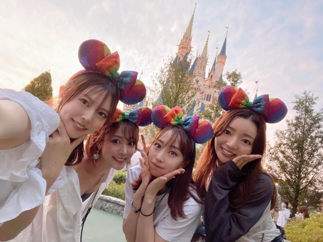 木下マリアのインスタグラム：「.  ディズニーマスターのcindyとrioちゃんにアテンドしてもらって、ryoちゃんと楽しい夢の旅してきた〜🐭💕  @cindystory__  @srkwrio  @ryokoak45   大人になってもこんなに仲良くなれる友達が出来て嬉しい🤍💜  gw満喫した🧚🏻‍♀️💗  .  #ディズニーランド  #ディズニー  #バチェラー4  #バチェラー」