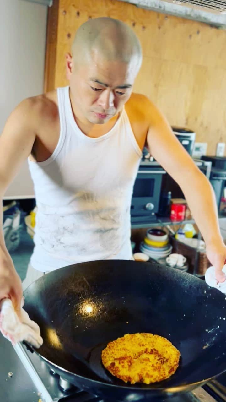 あばれる君のインスタグラム：「朝ご飯作り🥣🥞」
