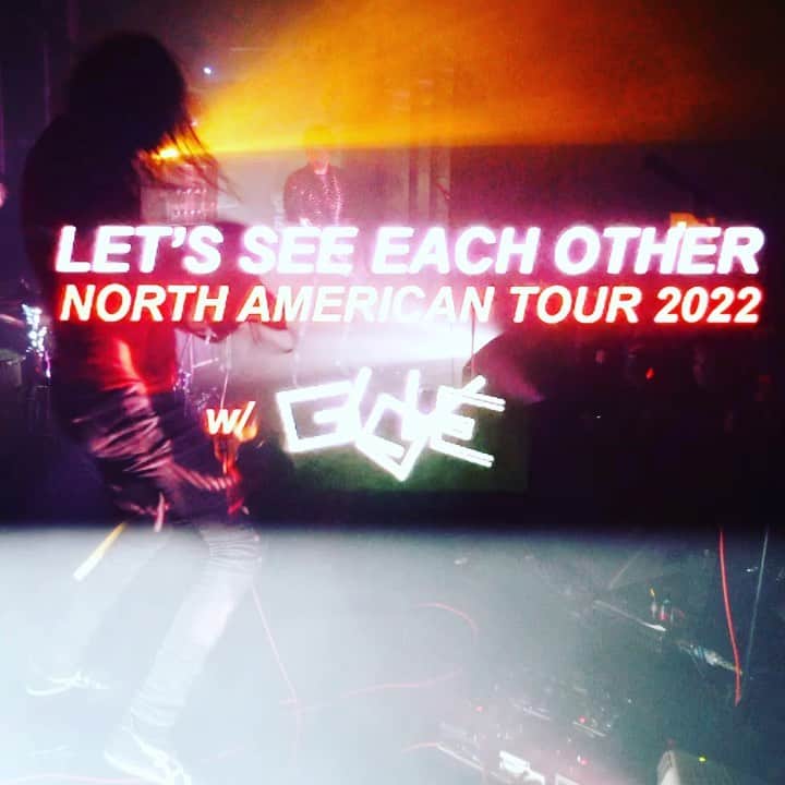 A Place to Bury Strangersのインスタグラム：「I may or may not have a guitar left by the time we get to California. Anyone have a guitar I can borrow?  Tickets are selling fast! If you don’t have em link in bio!  Video by @explodingsynthesizer  #wevequackedup #letsseeeachother #aptbs #aplacetoburystrangers」