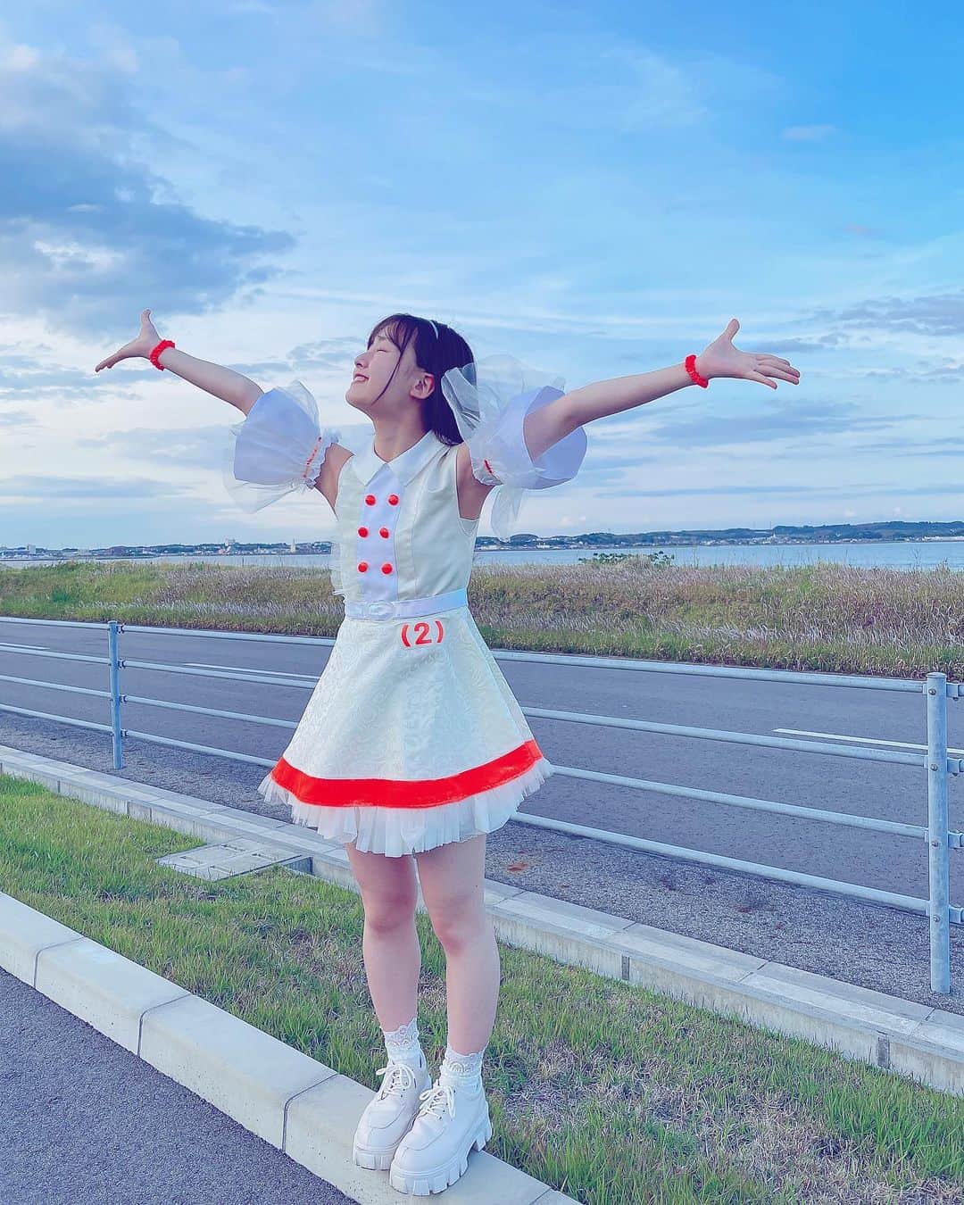 新倉愛海のインスタグラム：「名古屋の空☁️✨ ⁡ ⁡ またいつか帰って来れるように！ ⁡ ⁡ ⁡ #アプガ2 #アイドル #idol #新衣装 #名古屋 #遠征」