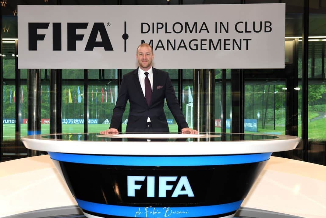 フィリップ・センデロスのインスタグラム：「Very happy to have completed my Diploma in Club Management. Thank you to everyone at FIFA and special thanks to @desiree.bellia and Maheta Molango.」