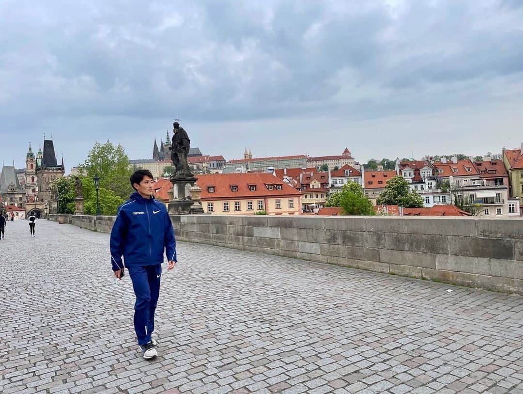 服部勇馬のインスタグラム：「5/8 #pruguemarathon に出場します。  これまで多くの方に支えられ、 またマラソンの舞台に戻ってくる事ができました。  ここから新たな自分を創り上げていく気持ちで走ります。  #prugue #marathon」