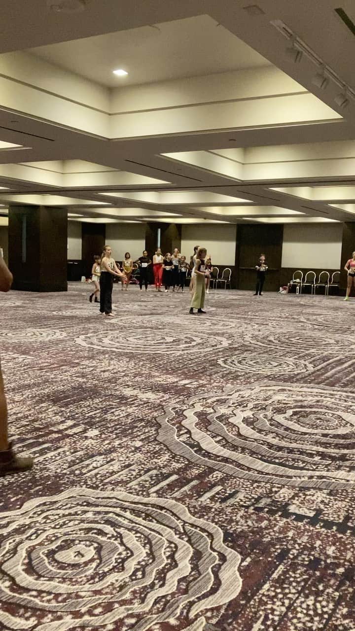 のインスタグラム：「Had such an amazing first class with @tomrichardson0 @artisticdanceexchange before my call back ❤️‍🔥! So glad I got to see my Florida besties @annsleydances and @emersondances_  ilysm <3 @roomone.space #dancelife #ROszn1 #haunted」