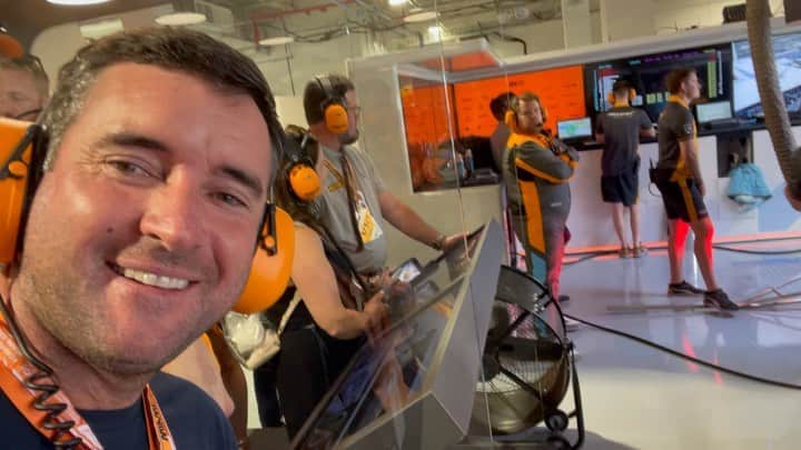 バッバ・ワトソンのインスタグラム：「Guess @j_corden got a new job @mclaren @f1 #crewchief」