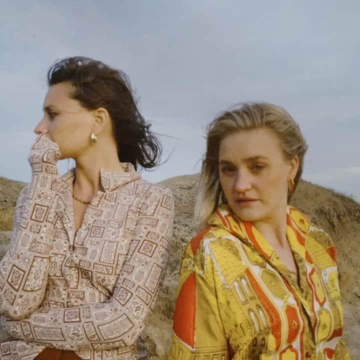 のインスタグラム：「“a touch of the beat gets you up on your feet gets you out and then into the sun” came out one year ago TODAY! This is insane to me. Thank you for continuing to support the music we put out and for believing in this chapter of our artistry and sisterhood. It’s been beautifully received. ☀️ We promise to continue bringing some California sunshine to each state while on this tour ☀️」