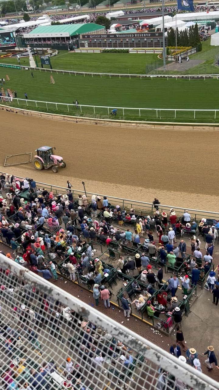 ディーン・ノリスのインスタグラム：「Racetrack Zamboni #kyderby」