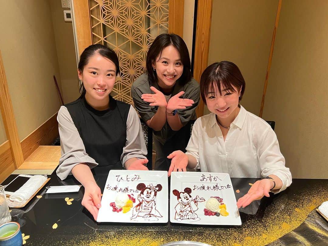 寺本明日香のインスタグラム：「共に戦ってきた引退した仲間とお食事会♥️ まい姉からのプレゼント✨  これから先お互いにどんな道を歩んでいくのか☺️」