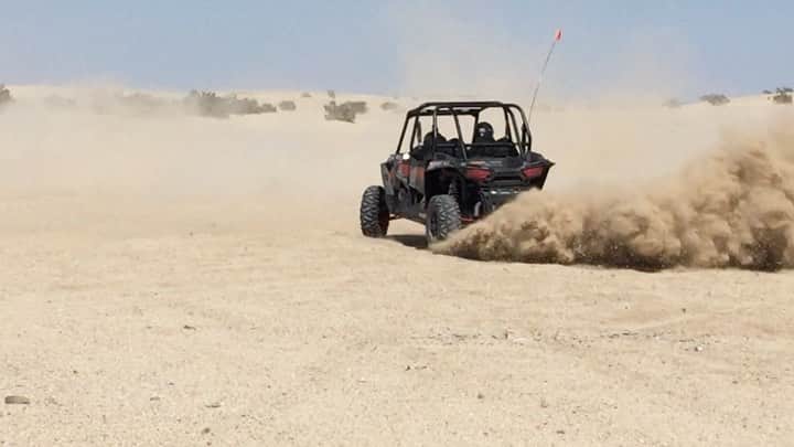 タナー・フォウストのインスタグラム：「Here’s my little girl spinning her first donuts at 10yrs old… posted in celebration of International Female Ride Day!  @polarisrzr #IFRD2022」