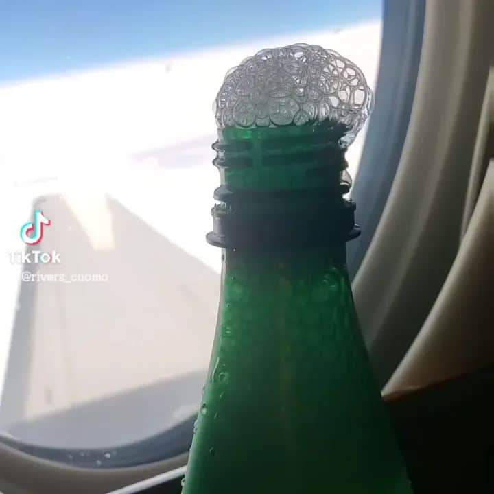 リヴァース・クオモのインスタグラム：「Boy in the bubble」