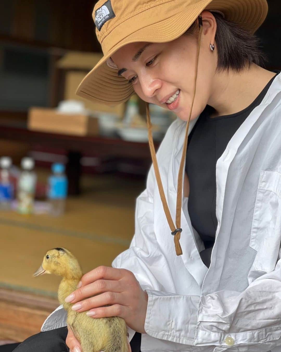 戸田恵梨香のインスタグラム：「川遊びして 筍を狩り 合鴨農法の田植えを経験し 自然と触れ合いアーシング 最高でしかない」