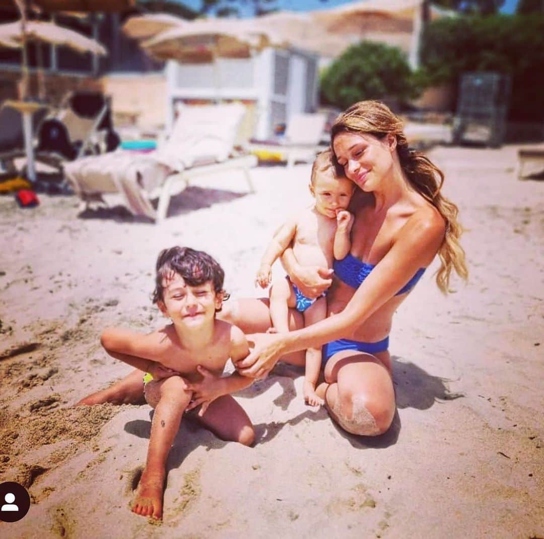 ロベルト・ソリアーノさんのインスタグラム写真 - (ロベルト・ソリアーノInstagram)「❤️MAMMA❤️la parola più bella sulle labbra dell’umanità #festadellamamma #viamo #auguri」5月8日 19時44分 - sorianoroberto20