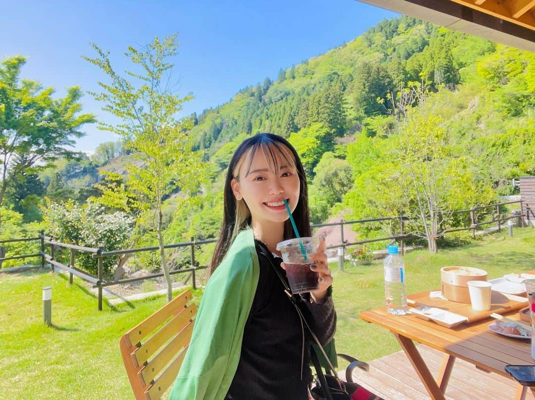 端田三奈未さんのインスタグラム写真 - (端田三奈未Instagram)「限りなく山派⛰️  #隠居 欲 #垂玉温泉  #垂玉温泉瀧日和  #タマカフェ  #瀧日和 #熊本観光 #千人隠れの岩 #湧水茶屋　 #阿蘇カフェ  #阿蘇ランチ巡り　 #南阿蘇カフェ  #南阿蘇ランチ  #gw思い出 #緑のある暮らし」5月8日 20時00分 - scr_mi