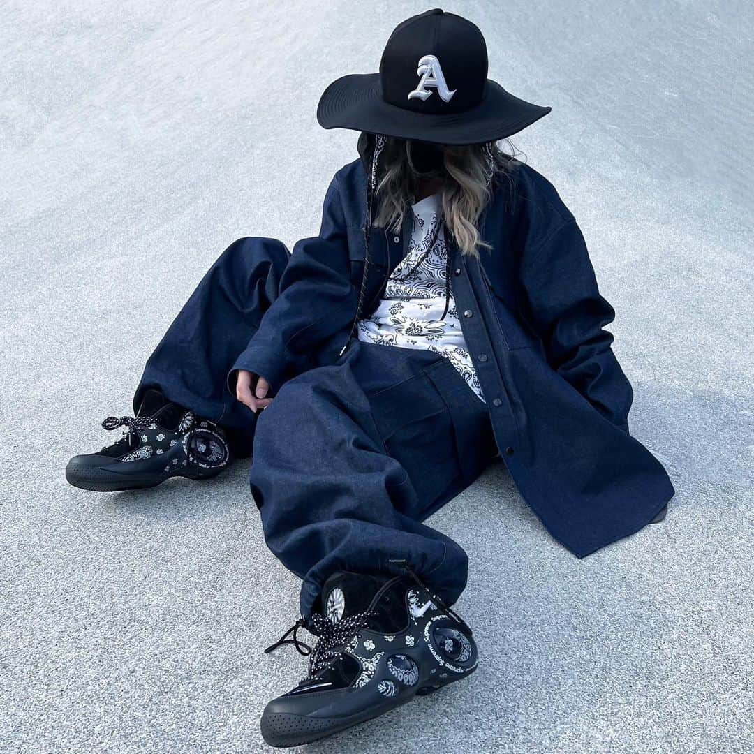 Supreme Mihoのインスタグラム：「🖤🖤🖤 ✩ "DENIM" The setup I made for the first time🥳 こだわりを詰め込んだセットアップが やっと完成しました🥹✨ 最高にカッコイイのができたと思う❤️‍🔥 どうかな？？？ ✩ 👟Supreme x Nike Zoom Air Flight 95 ...US6 ✩ @supreme_leaks_news @strictlypreme @supcommunity @supreme__hustle @dropsbyjay @dropsgg @mrbld  #supreme #nike #zoomflight95 #streetfashion #streetwear #シュプリーム #ストリートファッション #ストリート #デニムセットアップ」