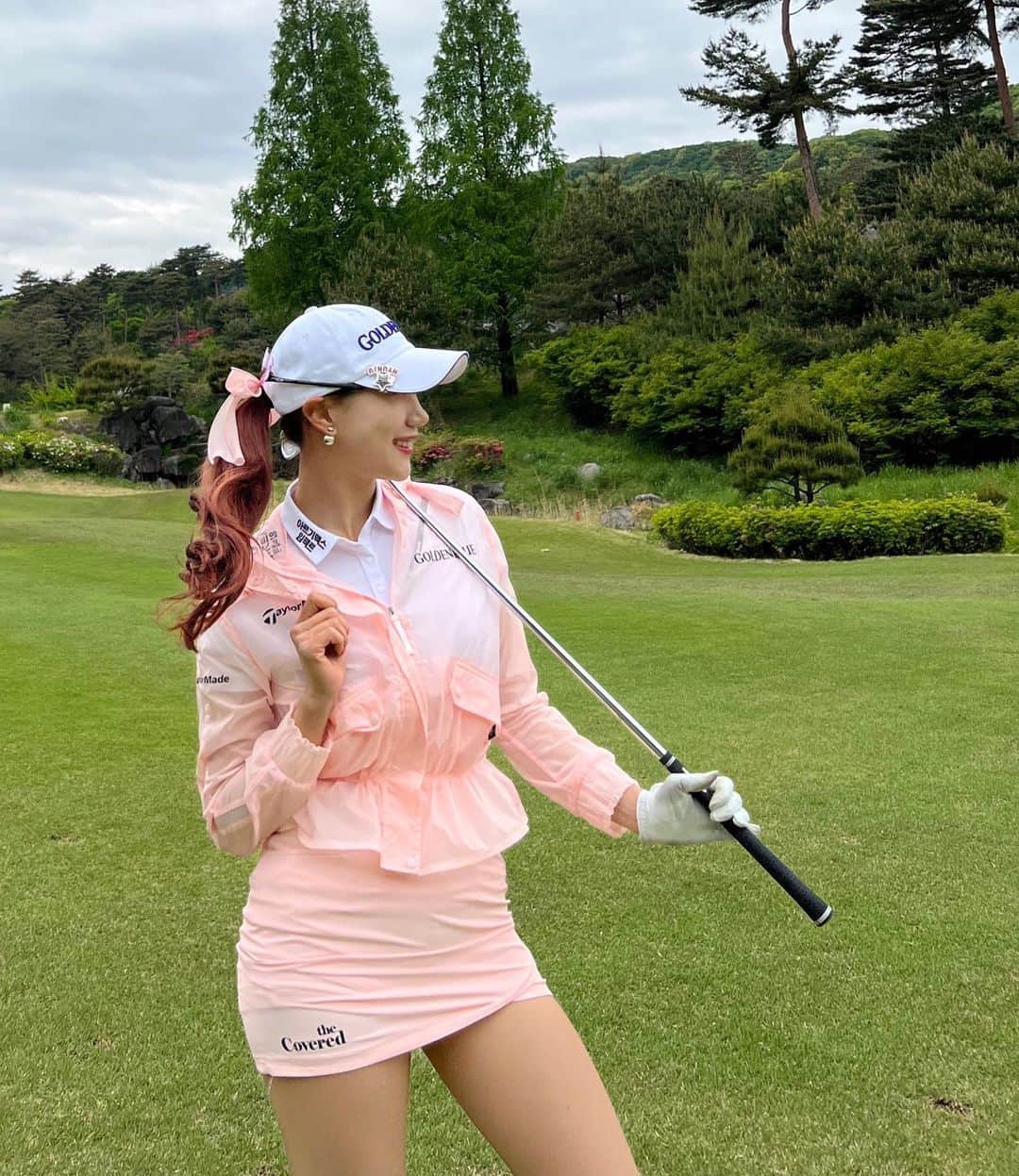 ユ・ヒョンジのインスタグラム：「_ 🌸 @taylormadeapparel_kr」