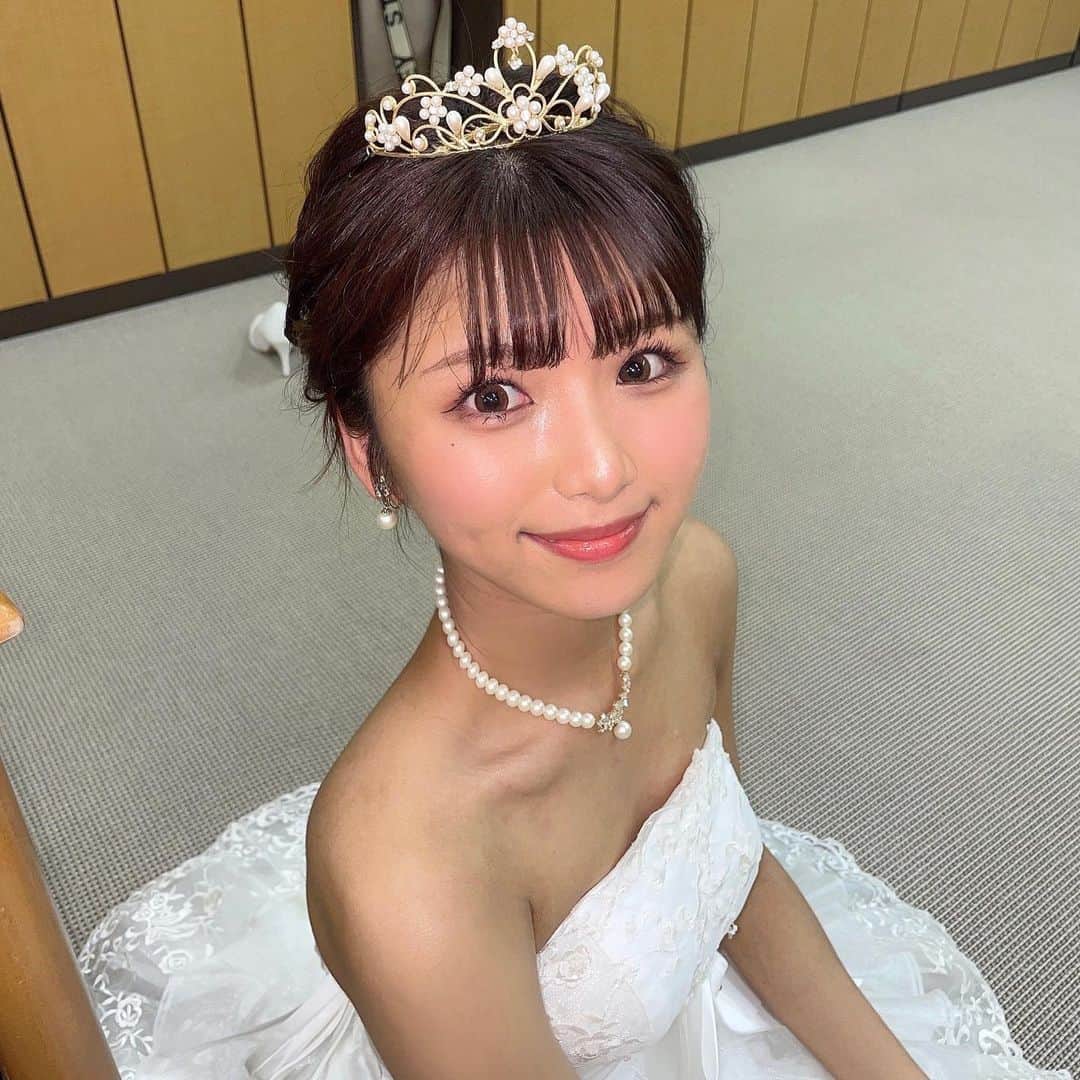 山本ゆうかのインスタグラム：「. イベントで着たウエディングドレス👰‍♀️🤵‍♂️ ウエディングドレス着る未来が見えなさすぎて そろそろ母にお見合いとかさせられそう、うける。 . . #ウエディングドレス #ウエディングヘア #神戸ウエディング #ブライダルモデル #ブライダル」