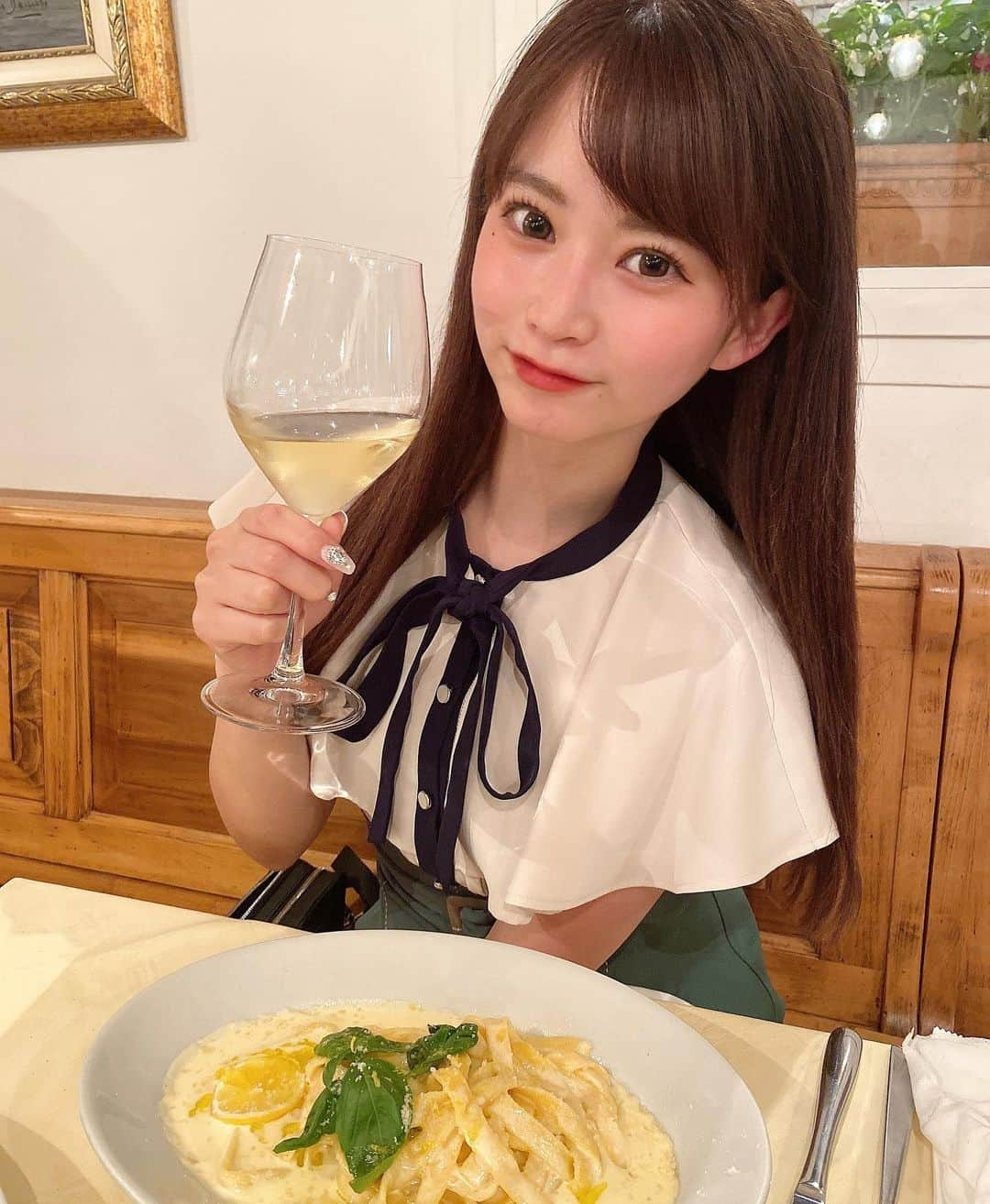 あおさんのインスタグラム写真 - (あおInstagram)「どうしてもレモンクリームパスタが食べたかった日🍋🍷 . . .  #バーレスク東京#バーレスク#バーレスク東京第7世代#あおちゃんはあかちゃん #burlesque#burlesquetokyo #roppongi#show #コスプレ女子#グラビア#ポートレート #ootd#女の子#TOKYO#camera#l4l#ヘアメイク#六本木#歌舞伎町#新宿#instafashion#モデル#model#東京#レモンクリームパスタ #ナプレ南青山」5月8日 14時42分 - ao_burlesque