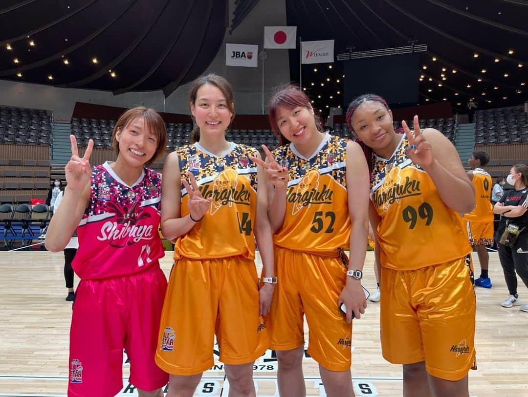 篠崎澪さんのインスタグラム写真 - (篠崎澪Instagram)「2022.ALLSTAR 2日間最高に楽しかったです‼︎ 会場にお越しくださったファンの皆様、 テレビで見て下さったファンの皆様 本当にありがとうございました😊 Wリーグの素晴らしい仲間と最後一緒プレーができて 本当に幸せでした‼︎ 最高な思い出をありがとうございました🥹 またみなさんにお会いできることを楽しみにしています‼︎」5月8日 14時54分 - siiiiiiiii11