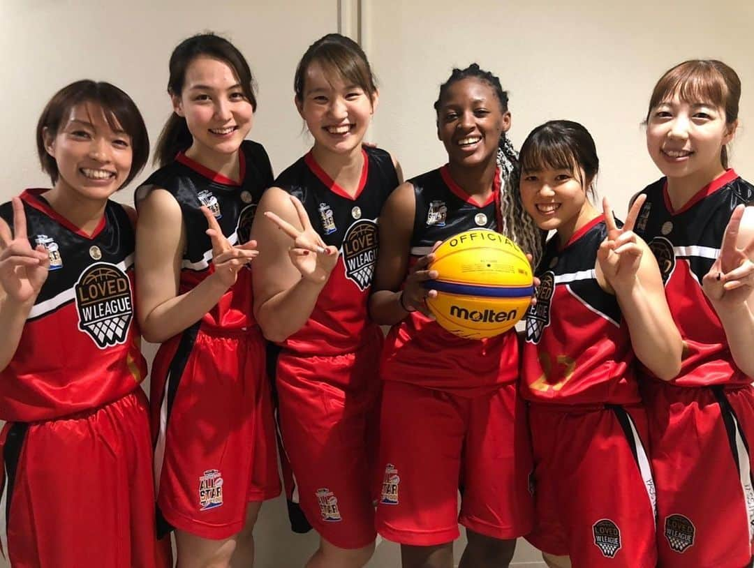 篠崎澪さんのインスタグラム写真 - (篠崎澪Instagram)「2022.ALLSTAR 2日間最高に楽しかったです‼︎ 会場にお越しくださったファンの皆様、 テレビで見て下さったファンの皆様 本当にありがとうございました😊 Wリーグの素晴らしい仲間と最後一緒プレーができて 本当に幸せでした‼︎ 最高な思い出をありがとうございました🥹 またみなさんにお会いできることを楽しみにしています‼︎」5月8日 14時54分 - siiiiiiiii11