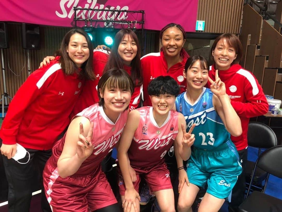 篠崎澪さんのインスタグラム写真 - (篠崎澪Instagram)「2022.ALLSTAR 2日間最高に楽しかったです‼︎ 会場にお越しくださったファンの皆様、 テレビで見て下さったファンの皆様 本当にありがとうございました😊 Wリーグの素晴らしい仲間と最後一緒プレーができて 本当に幸せでした‼︎ 最高な思い出をありがとうございました🥹 またみなさんにお会いできることを楽しみにしています‼︎」5月8日 14時54分 - siiiiiiiii11