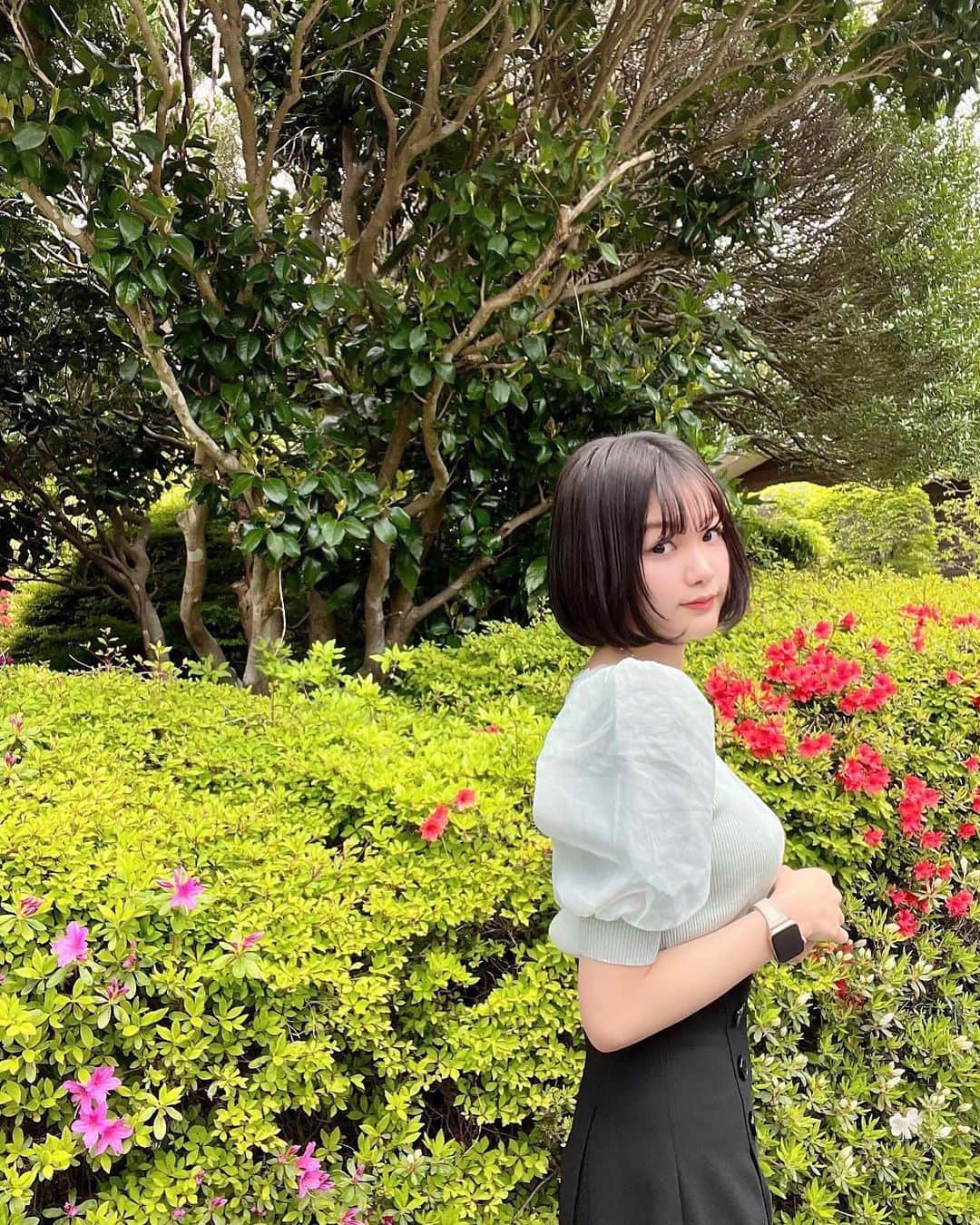 吉澤遥奈のインスタグラム：「👨‍👩‍👧‍👦⛳️❤️ ・ ・ ・ 家族旅行🌿 キュロットショートパンツ🌹 やっと履けた😳  #gw #travel #旅行 #nature #ootd  #fashion #family #mother」