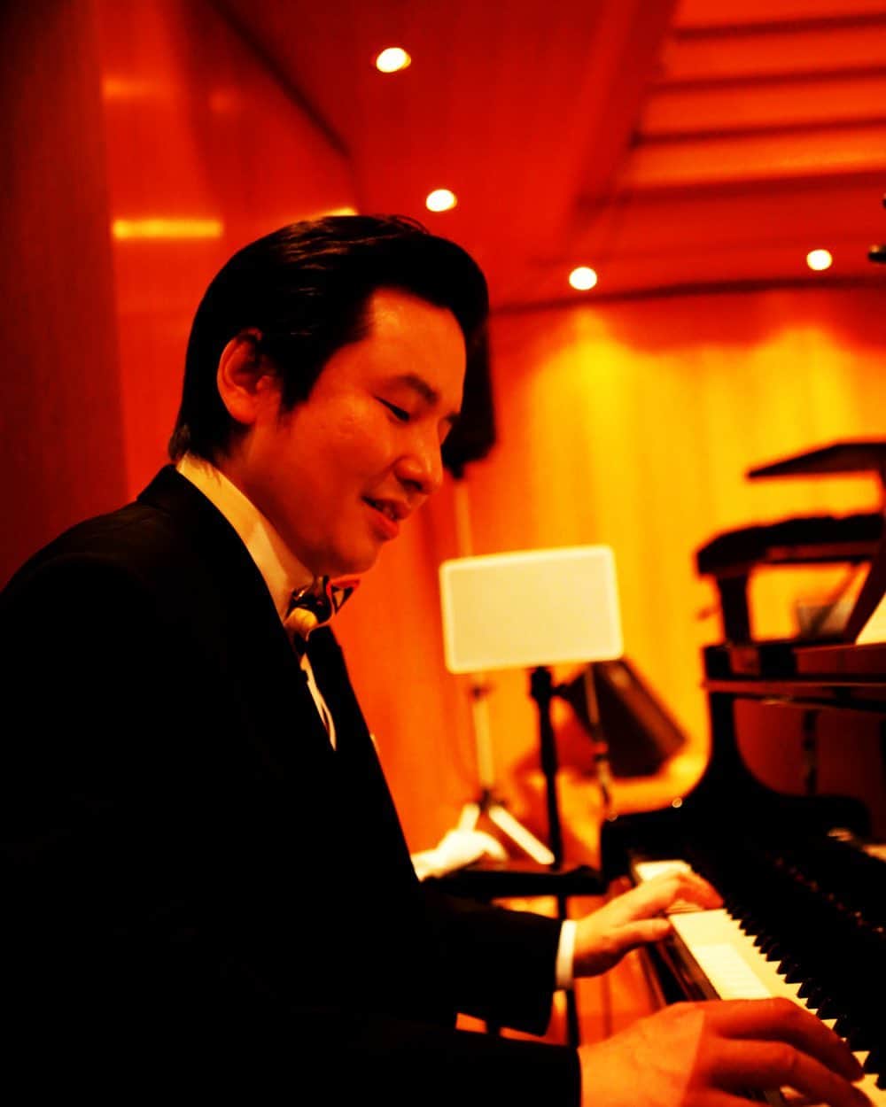 岐部昌幸のインスタグラム：「ゲームセンターCXシンフォニー お越しいただきありがとうございました！ スペシャルヒントタイムでピアノを奏でましたが、スダボロでした。お耳を汚してしまい大変失礼しました💦 あくせくお披露目の日まで特訓を積んでおきます！  #gccx #gccx交響曲2022  #東京オペラシティ #本編のオーケストラは最高でした #公演日記はブログにて」