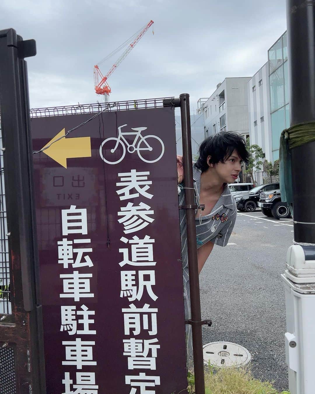 アレクサンダーのインスタグラム：「⬅️🚲」